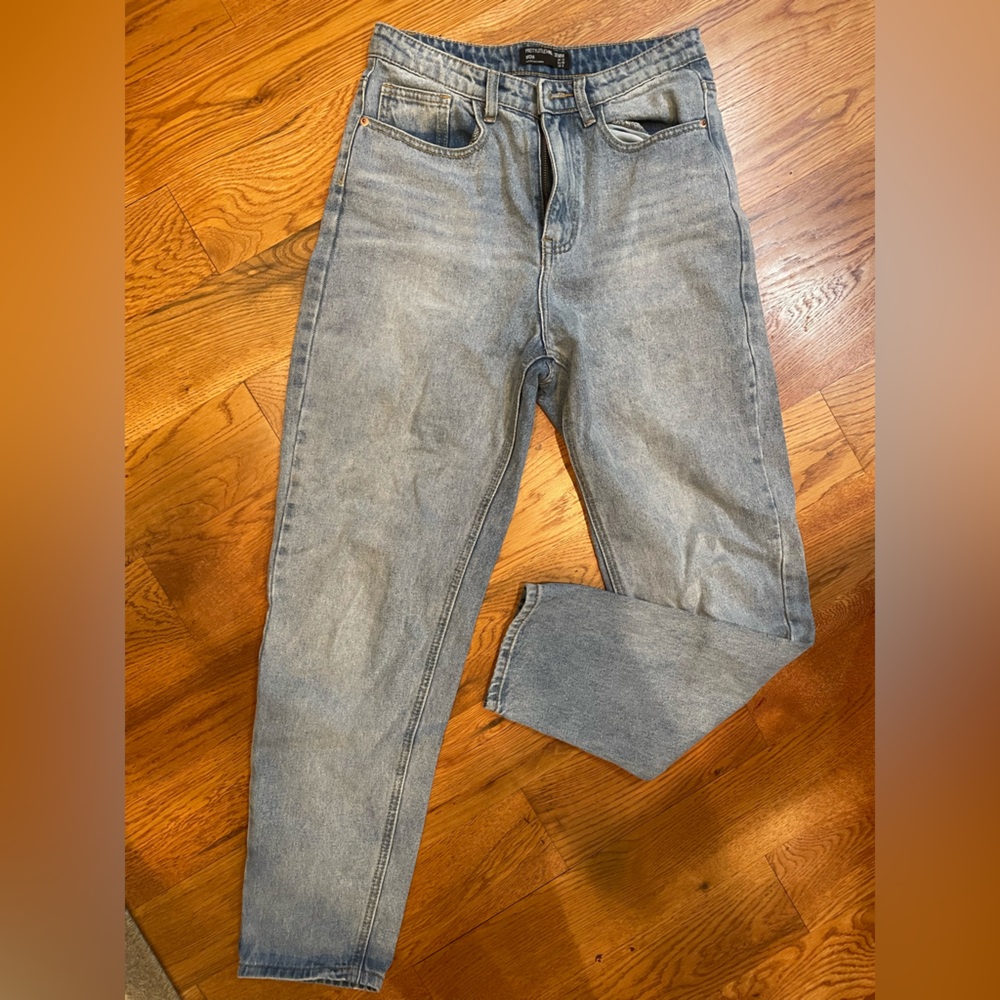 Pretty Little Thing mom jeans